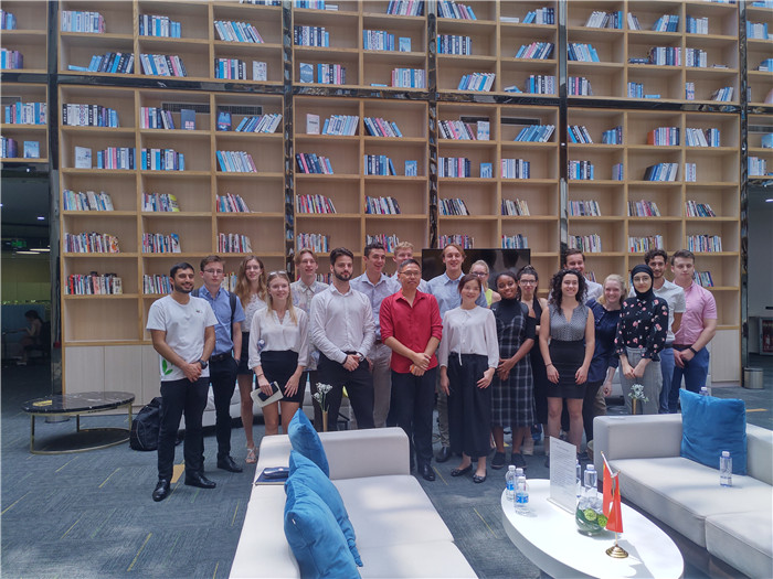 牛津大學劍橋大學的師生一行到訪壹零壹工業設計公司總部